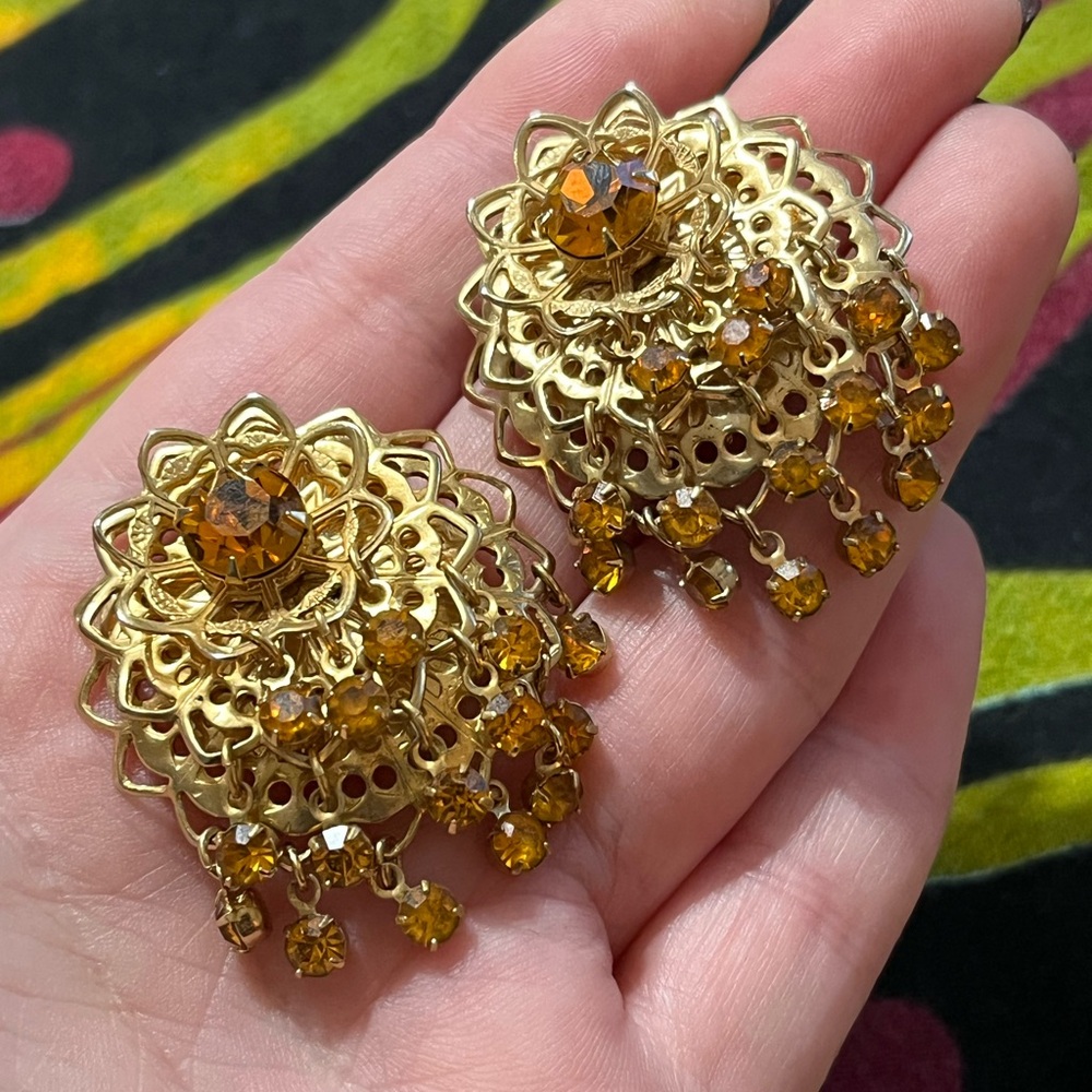 VTG Amber Rhinestone Dangle Gold Tone Metal Filigree Clip-on Costume Earrings - Picture 3 of 5